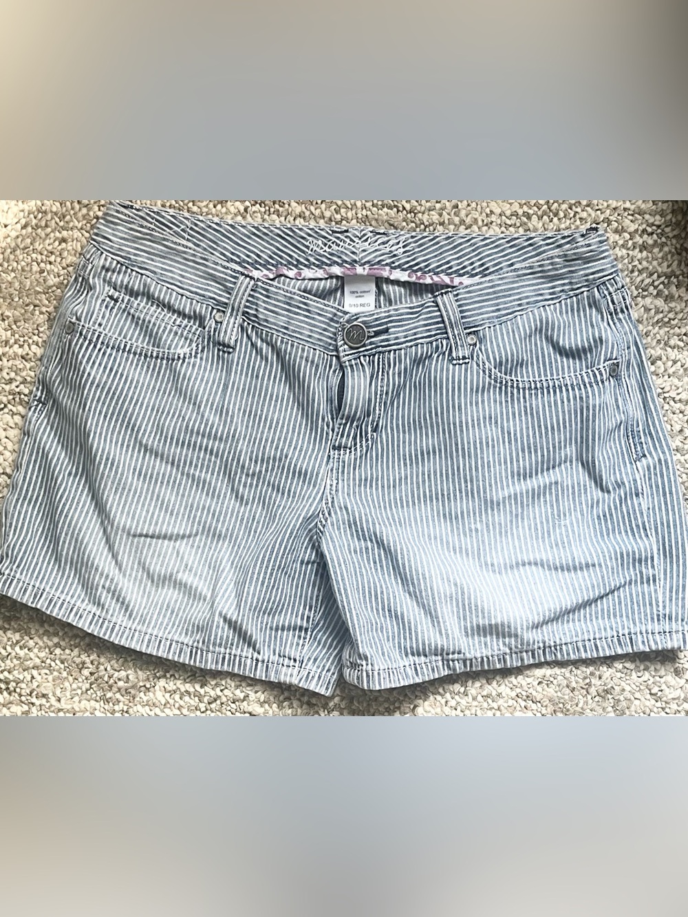 Maurices Blue & White Striped Jean Shorts Size 9/10